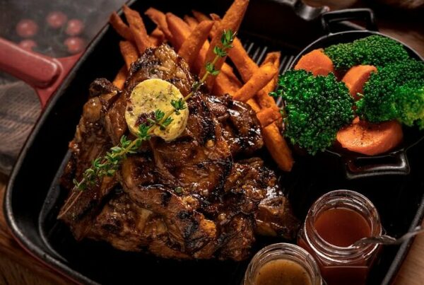 Delicious Italian pasta or pizza from Italiannies—GoFit member dining perk